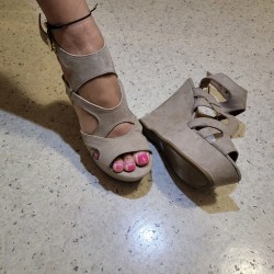 Beige Keilabsatz Heels