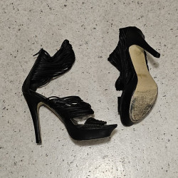 Schwarze Highs mit Riemchen