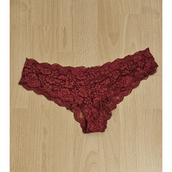 Heißer roter Spitzenslip