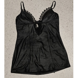 Schwarzes Wetlookkleidchen