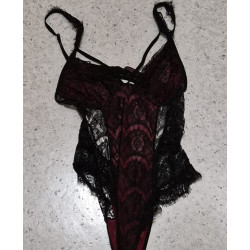 Rot-schwarzer Spitzenbody